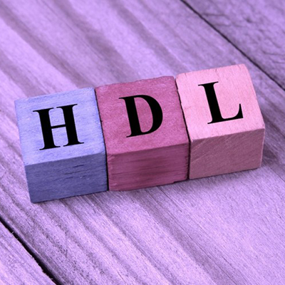 تصویر از HDL نوشته شده روی مکعب چوبی
